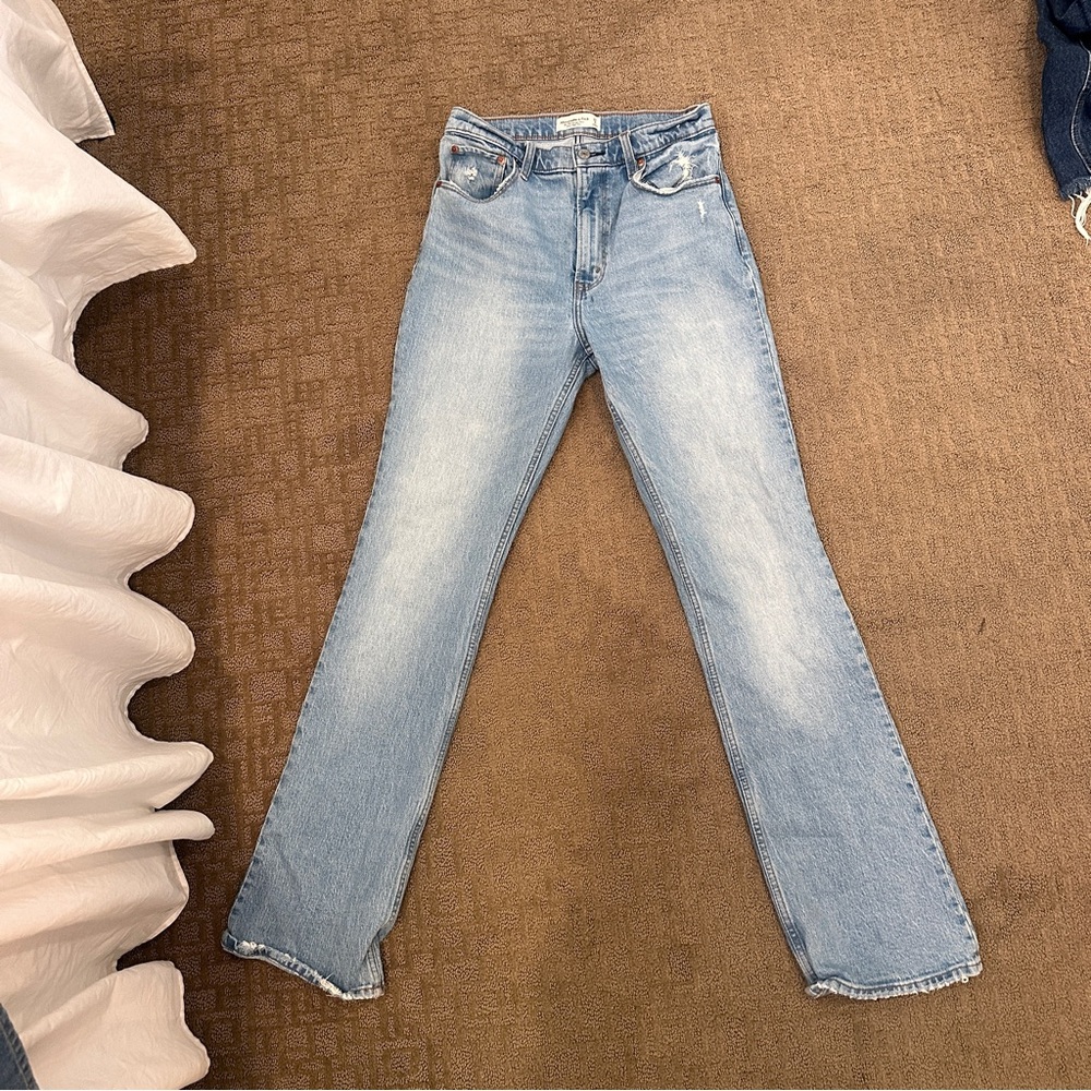 Abercrombie and Fitch The 70s ultra High-Rise Flare Jeans - Picture 2 of 3